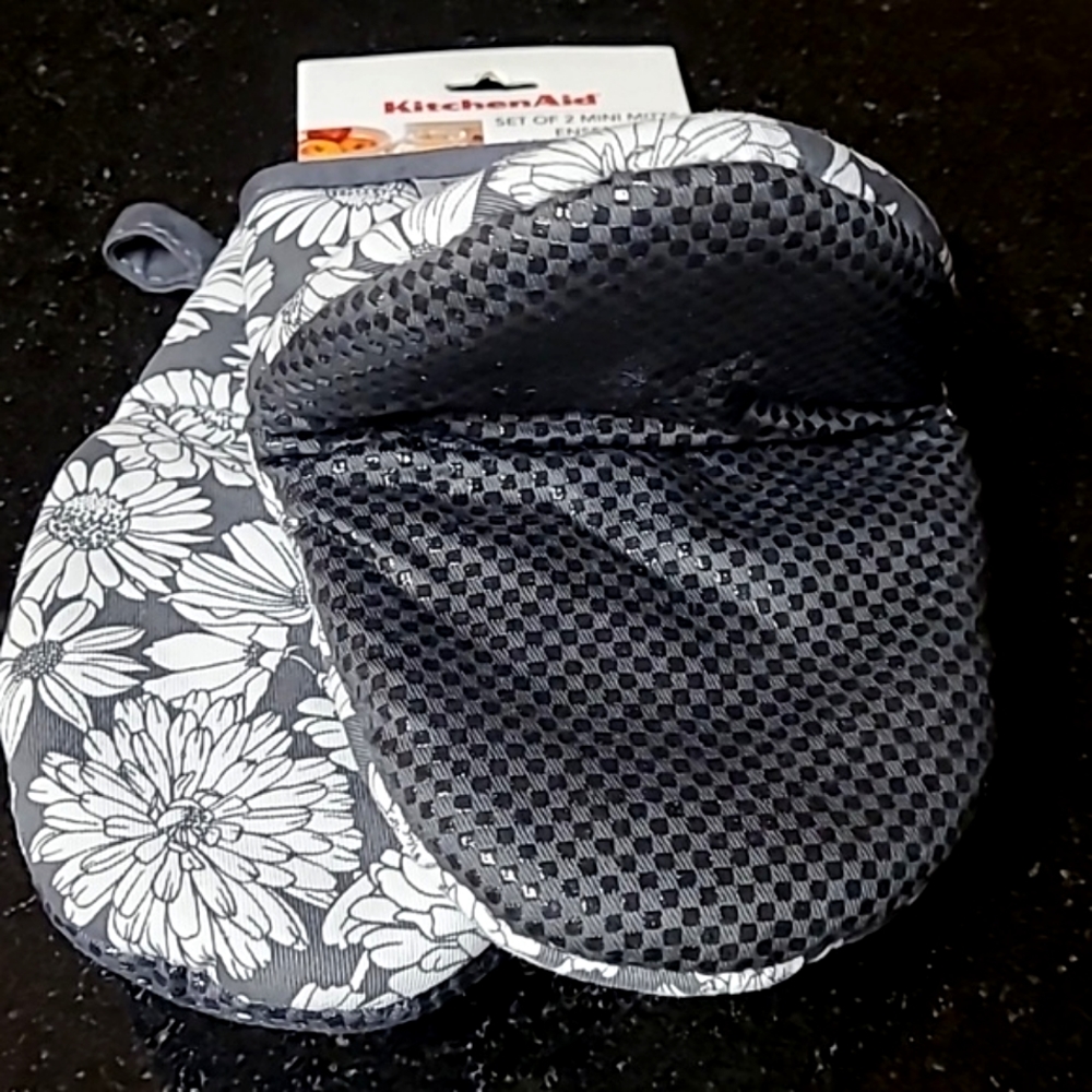 KitchenAid Mini Mitts - Picture 3 of 7